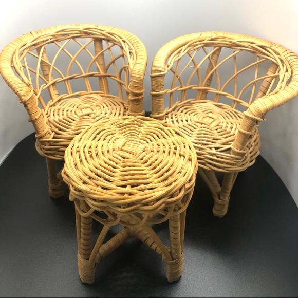 Small wicker chairs with table - Picture 1 of 4